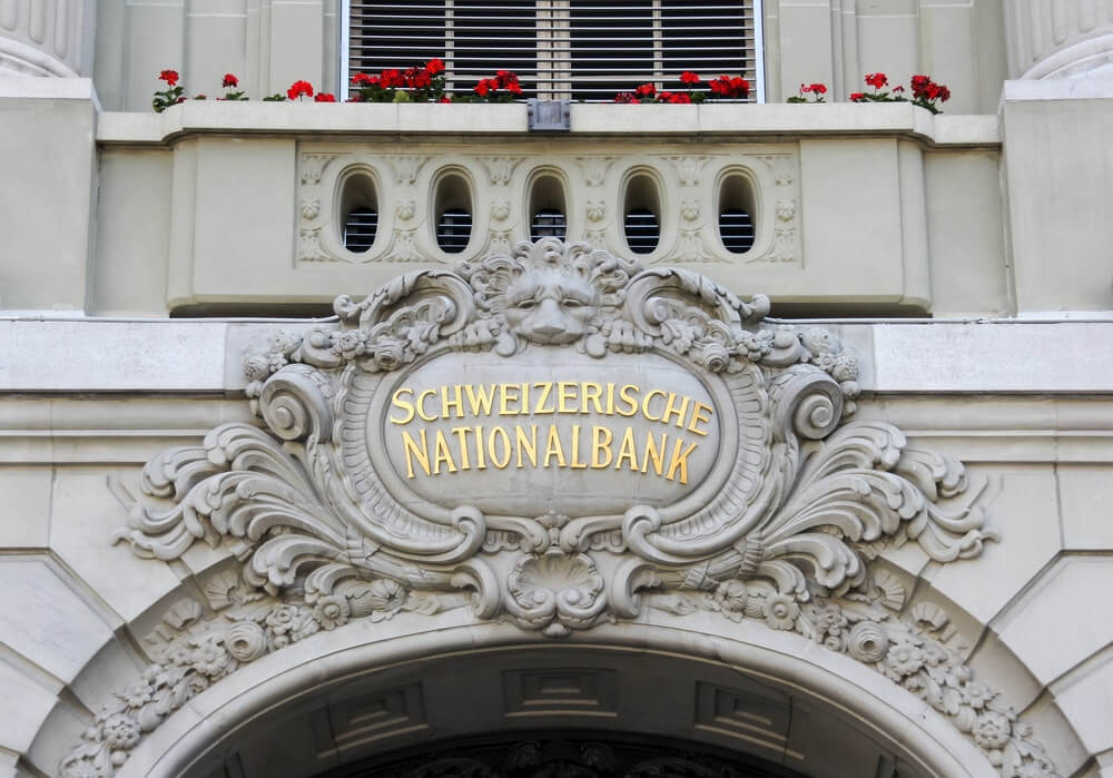 Schweizer Nationalbank senkt Zinsen als Erste – Bullische Signale für Bitcoin?